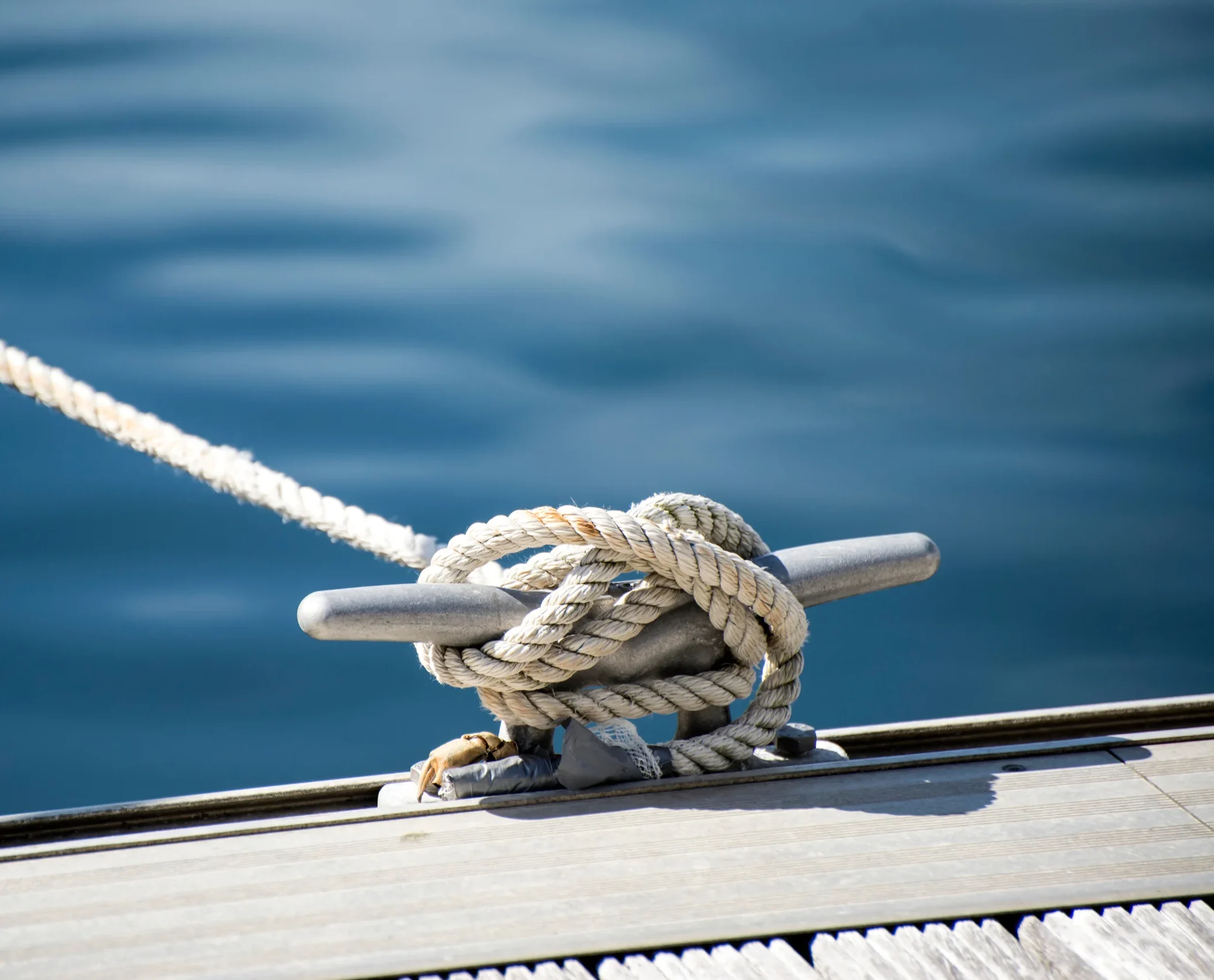 Image of a nautical knot tied to a cleat